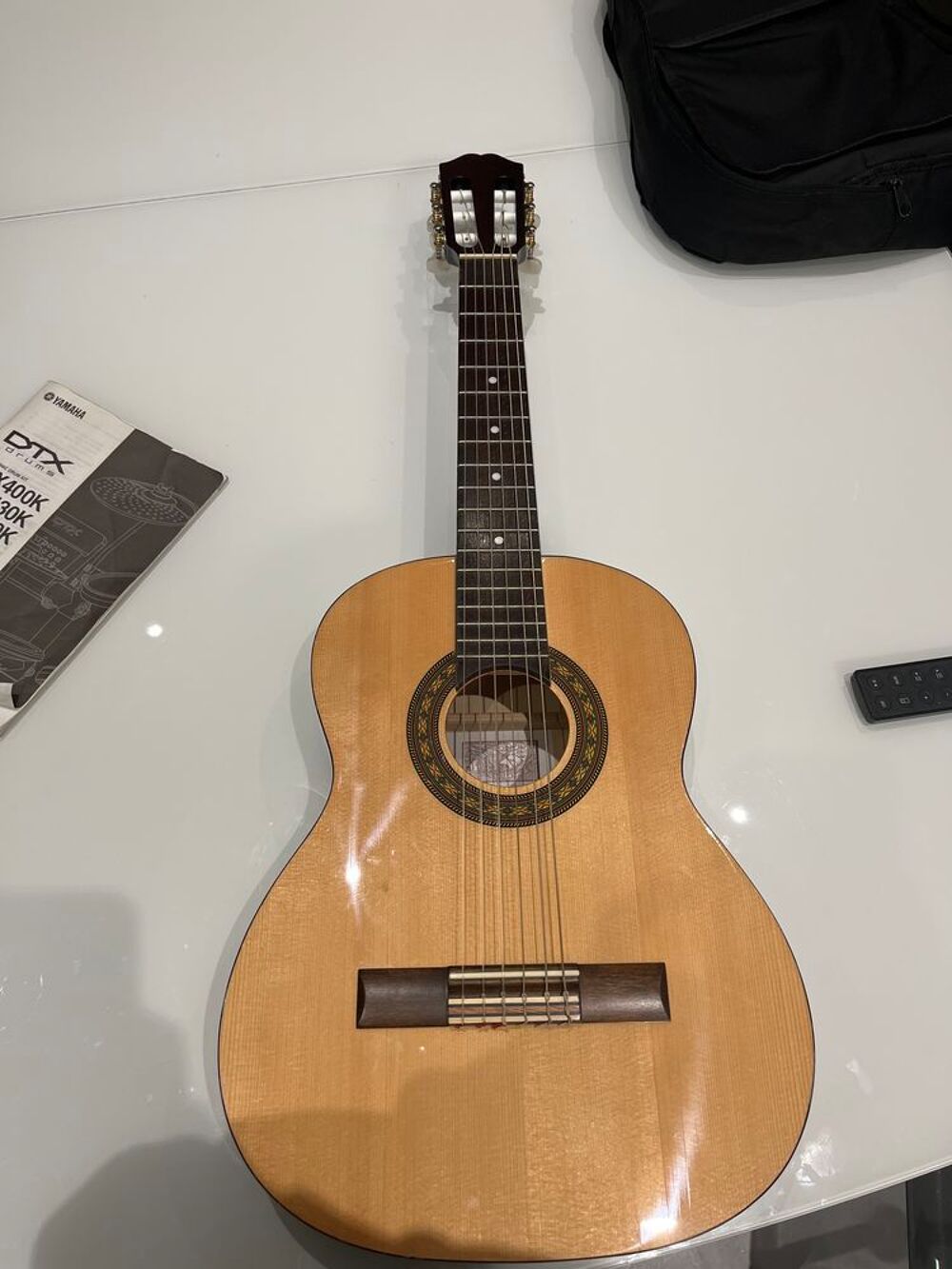 Guitare acoustic pour enfant gauche 
Instruments de musique