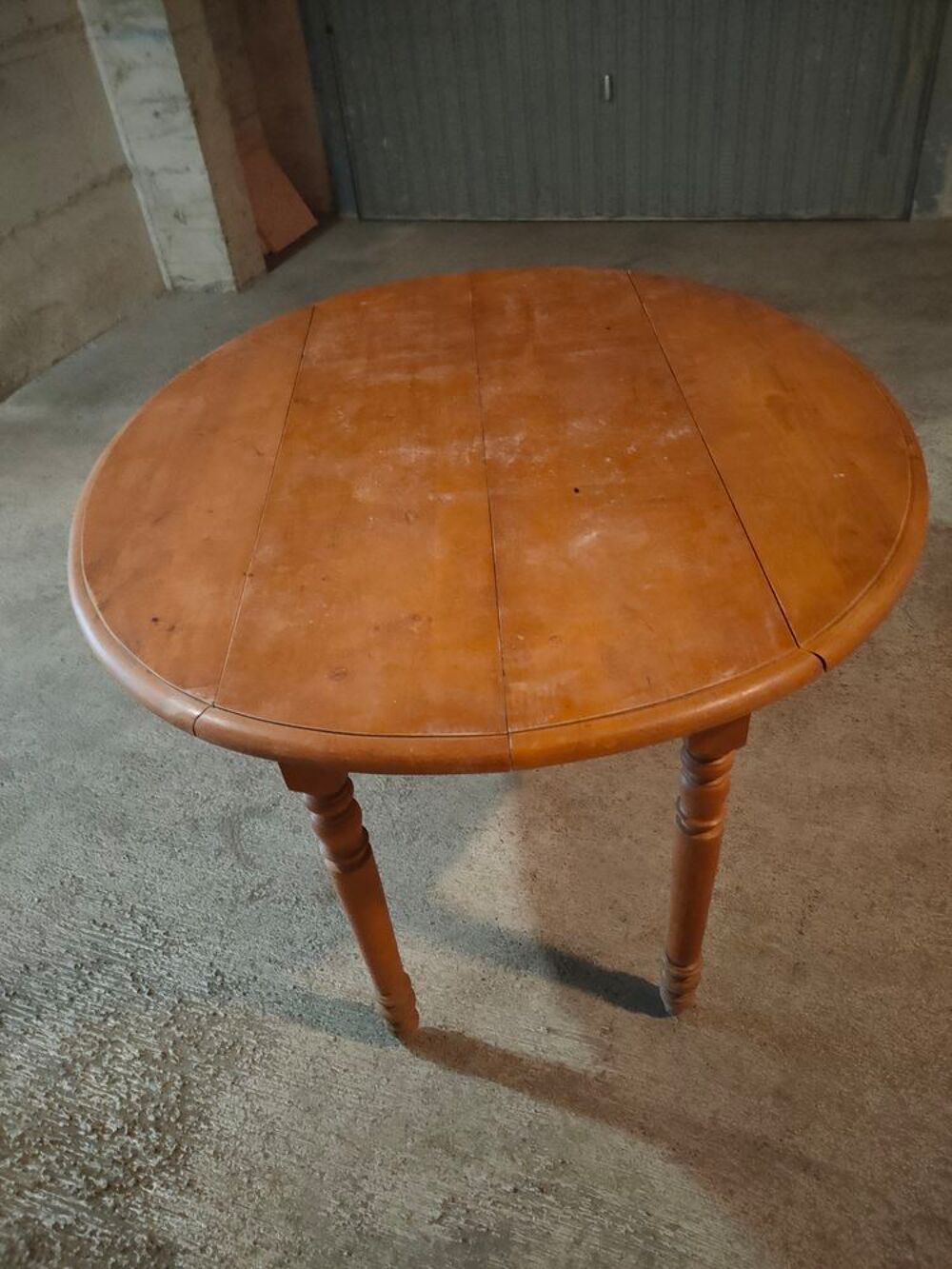 Table ronde bois tourn&eacute; Meubles