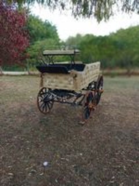   très belle calèche 4 roue et calèche deux roue  etc  