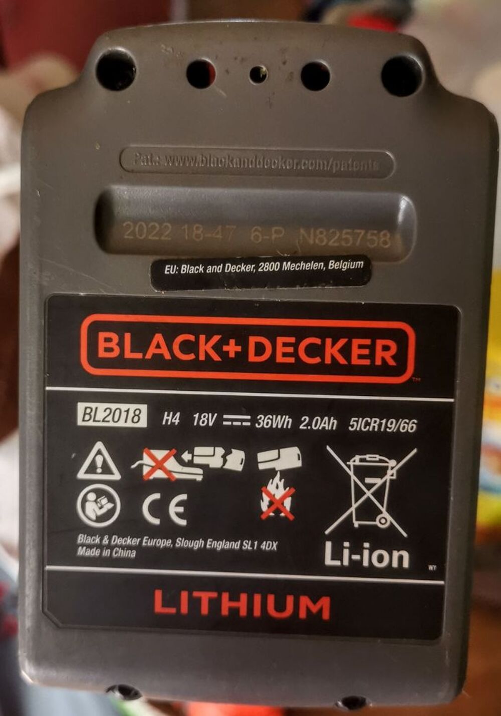Coupe bordure black et decker &agrave; batterie Jardin