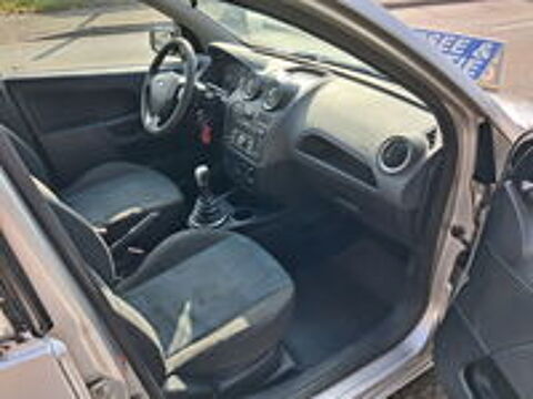 Fiesta 1.4 TDCi Ghia 2006 occasion 26100 Romans-sur-Is&egrave;re