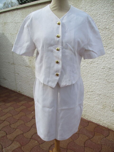 Tailleur Taille 3 : Veste Manches Courtes et Jupe Droite 18 La Ferté-Alais (91)
