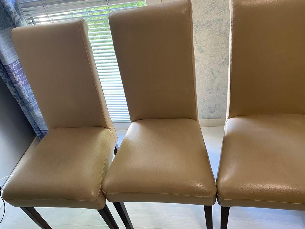 Lot 4 chaises en cuir v&eacute;ritable 4 pieds Meubles