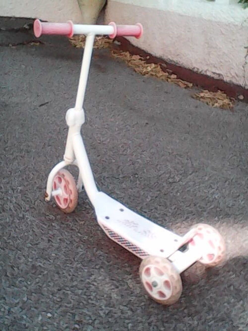 Trottinette enfant 3 roues 
Jeux / jouets
