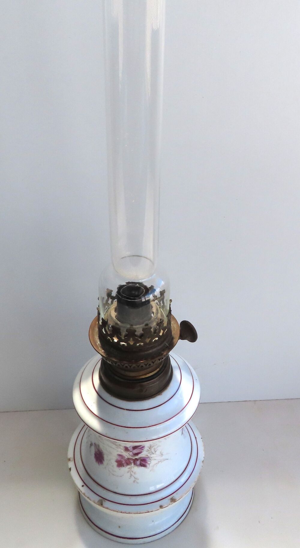Jolie lampe ancienne &agrave; p&eacute;trole Décoration