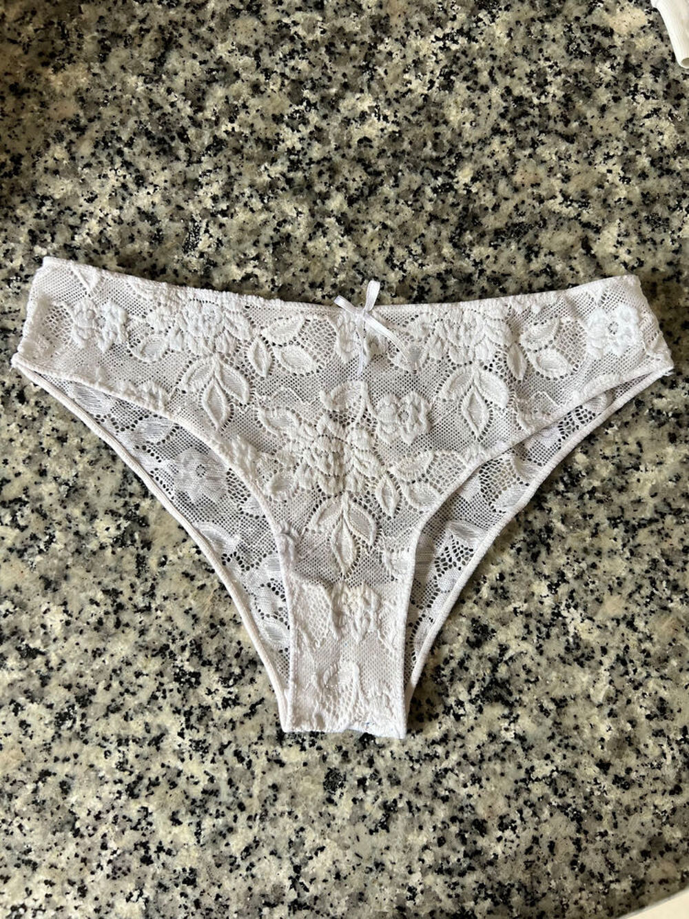 Culotte blanche dentelle taille XS/S. Neuve jamais port&eacute;e Vêtements