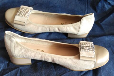 Ballerines beige clair, p. 37, 12 Paris 13 (75)