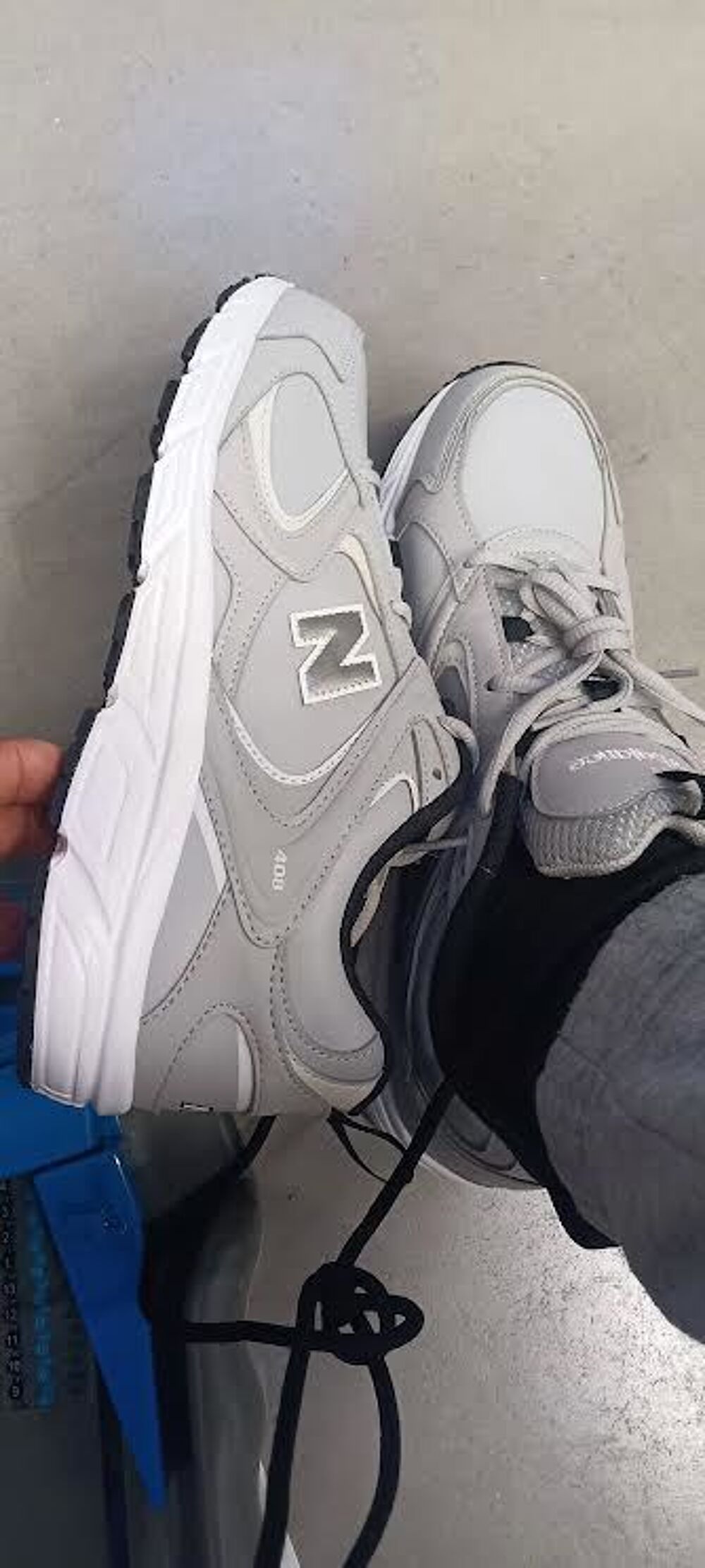 Chaussure de running homme new balance 840 T 43 prix 180 Chaussures