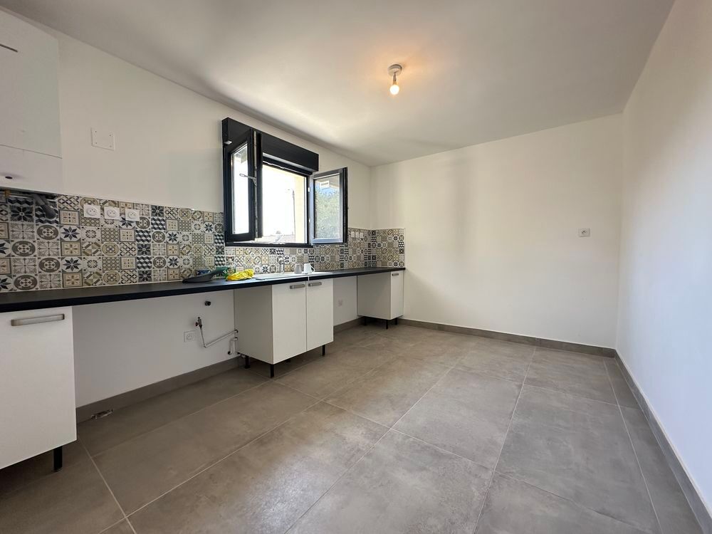 Vente Maison Spacieuse maison familiale 5 pièces avec double façade, garage rénové et jardin agréable Garges-lès-gonesse