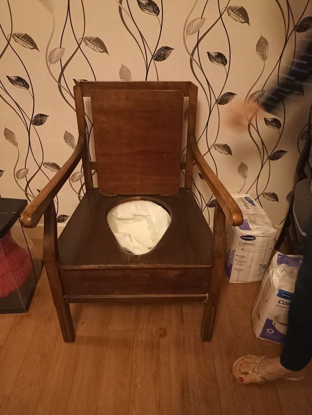 Chaise perc&eacute;e Meubles