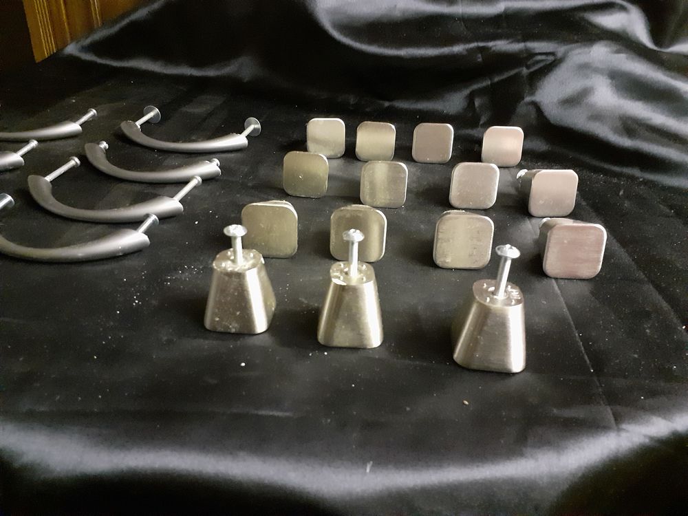 ENSEMBLE DE POIGN&Eacute;ES Décoration