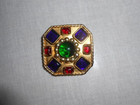 broche fantaisie chanel 5cm sur 5cm avec pierres fantaisies 150 Marck (62)