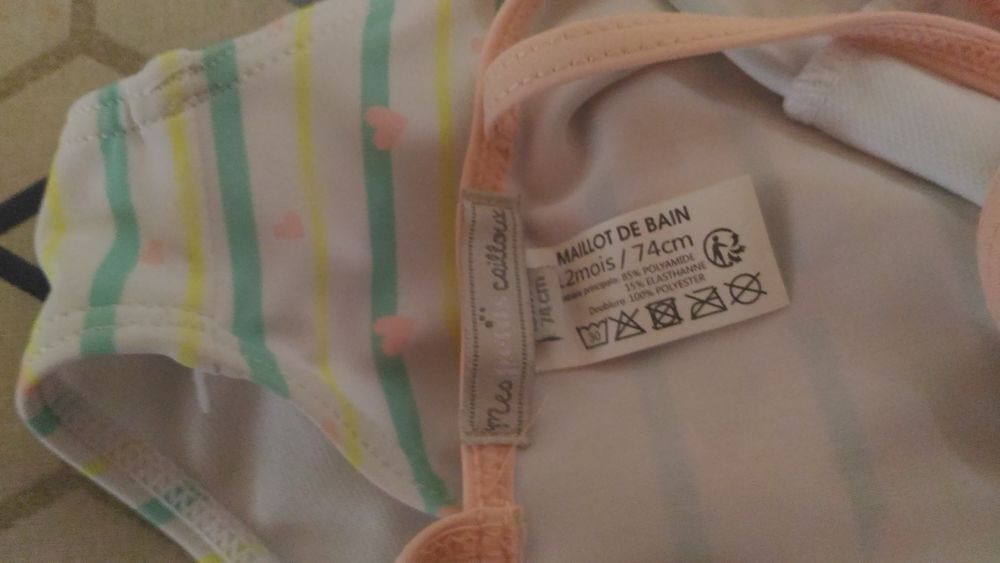 Maillot de bain rose 1 pi&egrave;ce de marque " mes petits cailloux Vêtements enfants