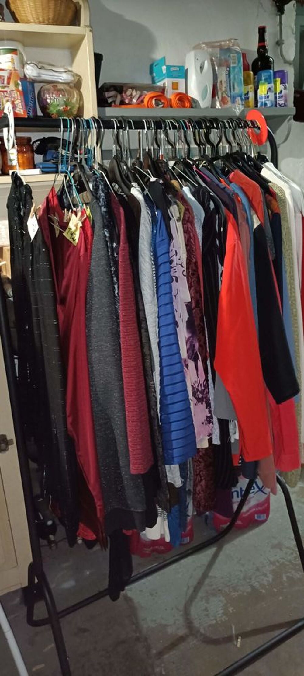 VIDE DRESSING tous les jours &agrave; domicile Vêtements