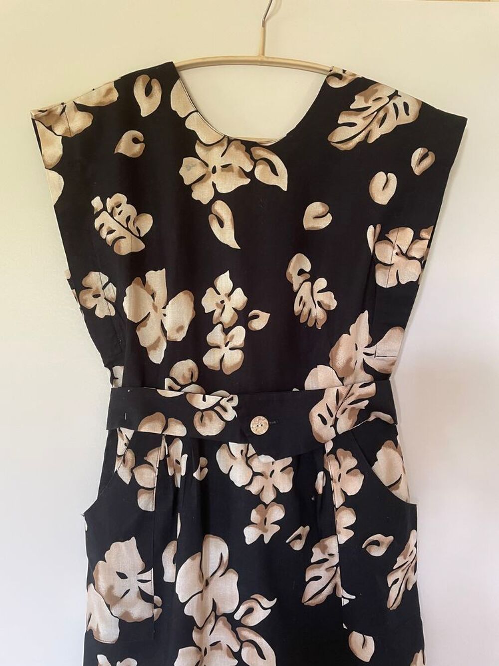 Jolie Robe d'&eacute;t&eacute; Tissu &agrave; fleurs Noir &amp; Beige marque Gard&eacute;nia Vêtements