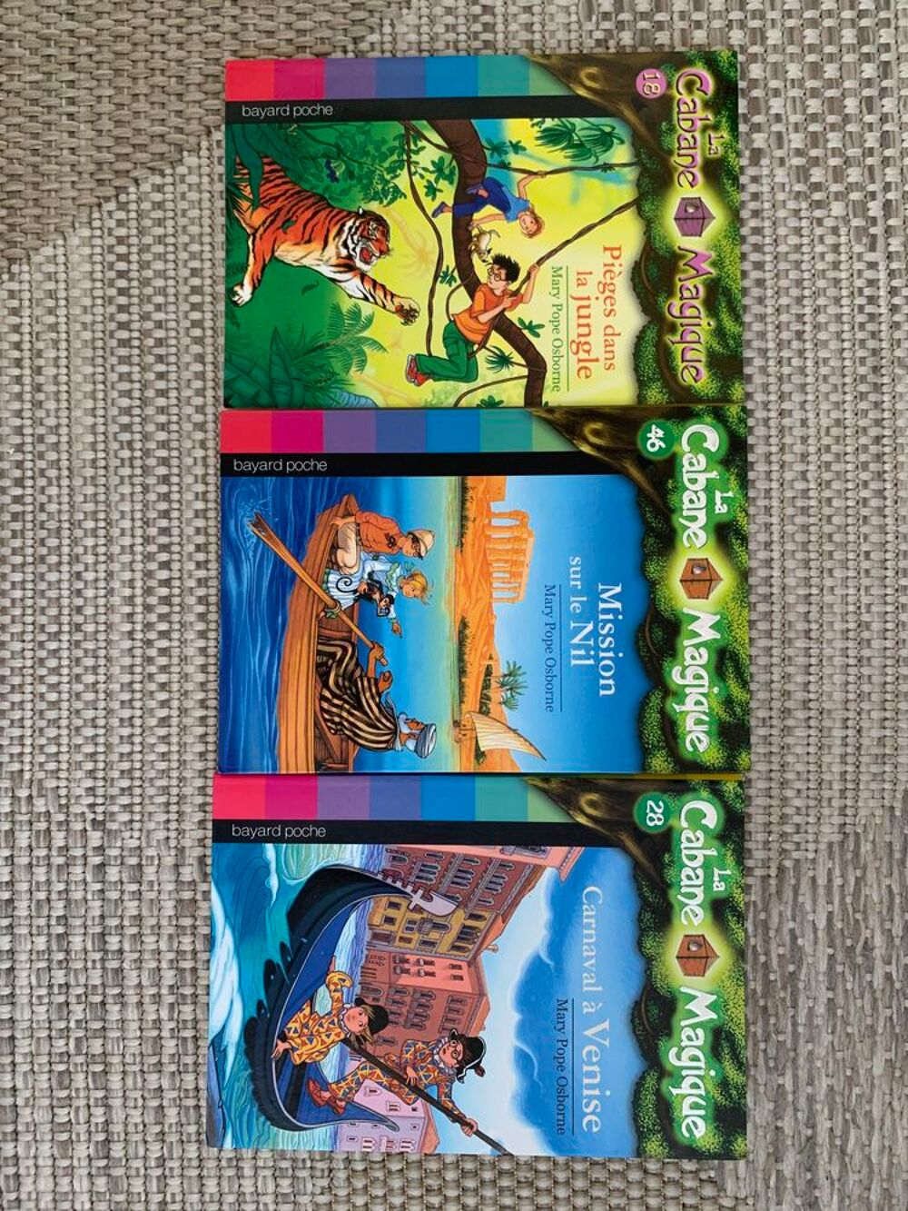 Livres LA CABANE MAGIQUE Livres et BD