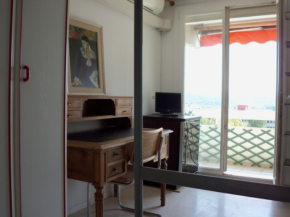 Location Colocation CHAMBRE SUD CALME & LUMINEUSE
13m², Grand balcon, au 6° étag Aix-en-provence