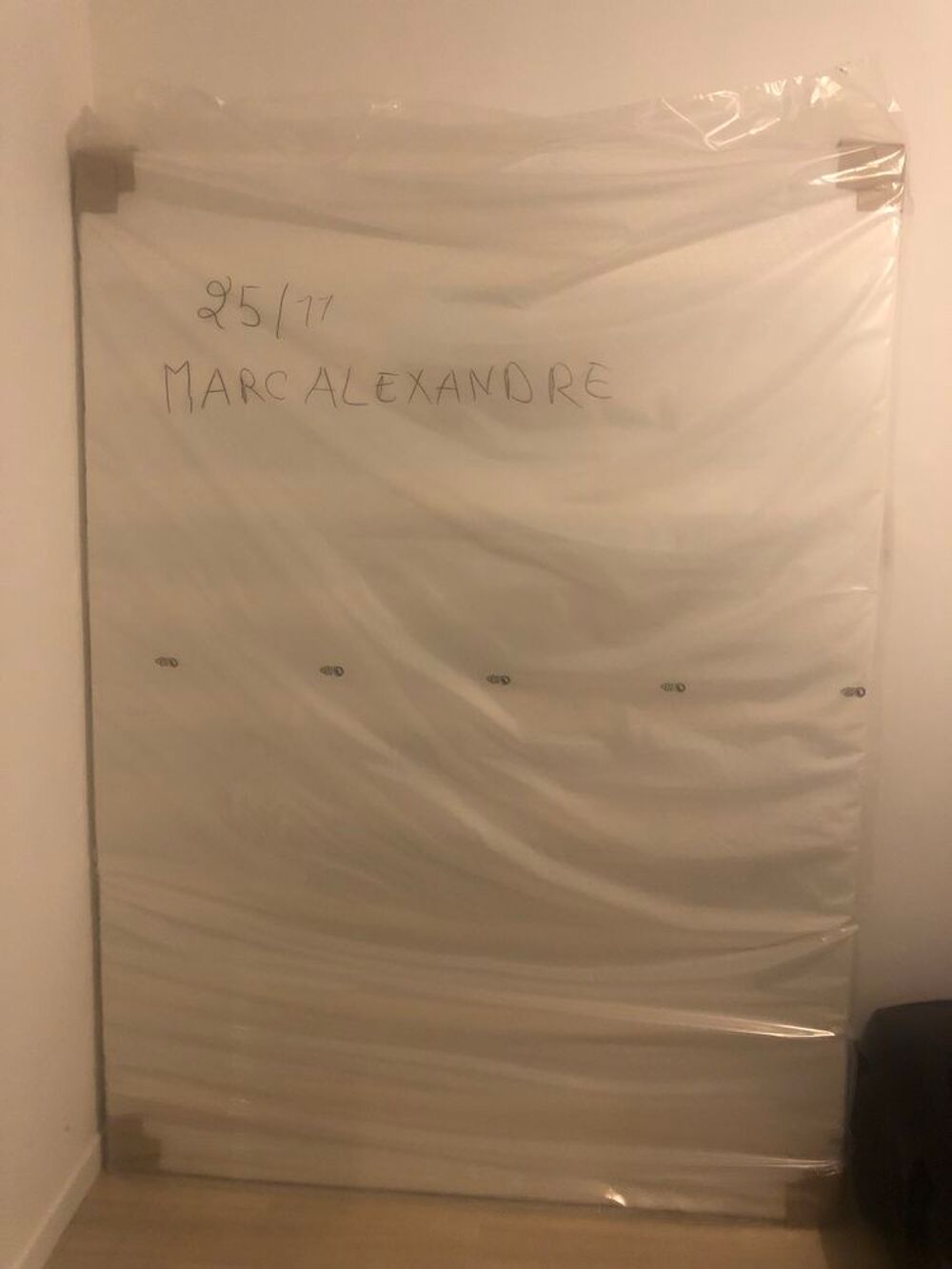 Sommier blanc pied en bois emball&eacute; 140x190 cm Meubles