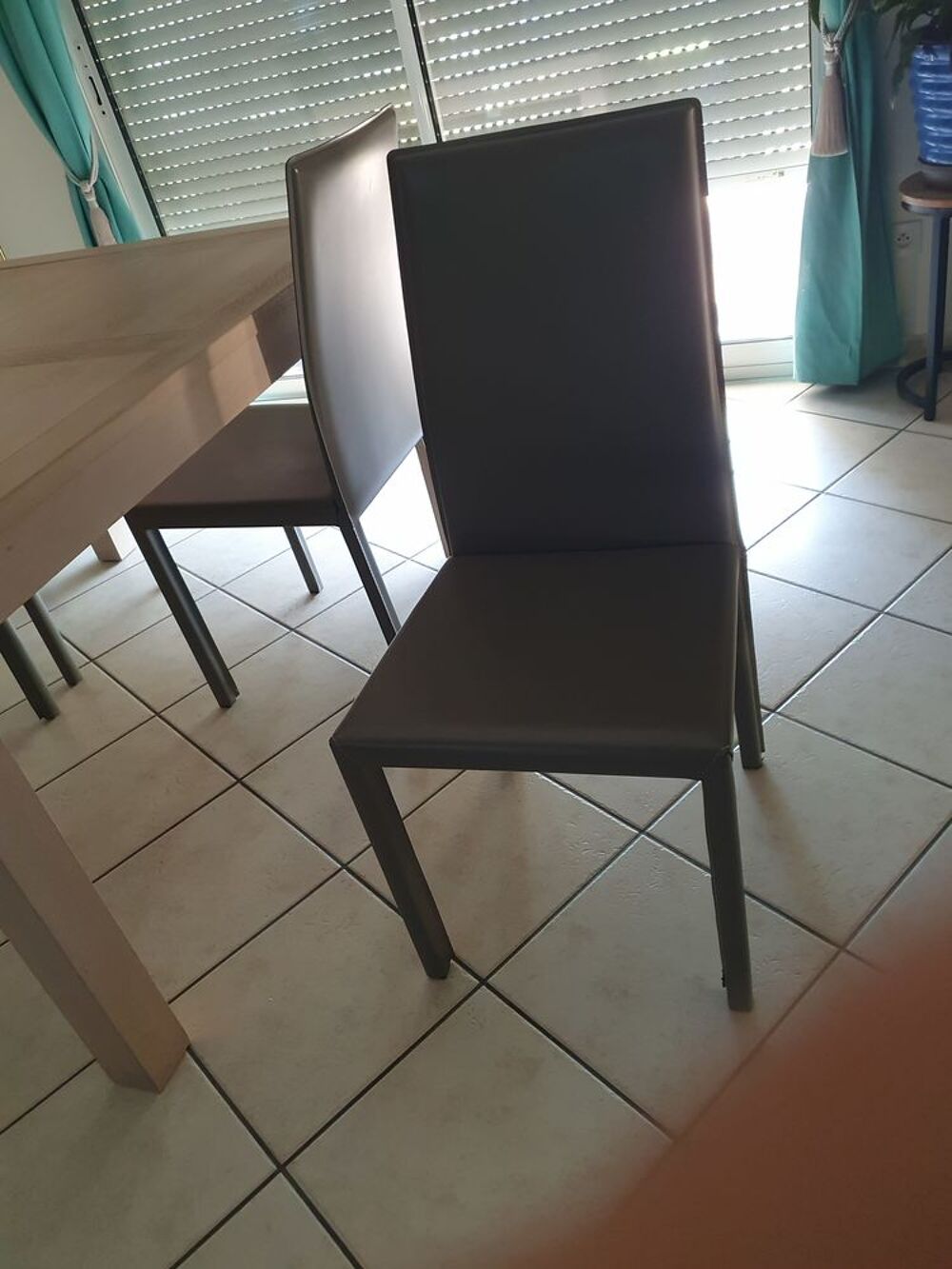 TABLE ET CHAISES Meubles