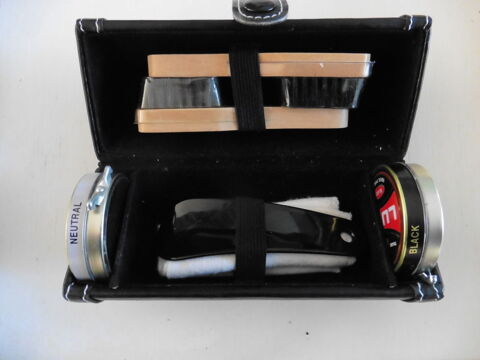 N�cessaire � chaussure en cuir noir 11 Ablis (78)