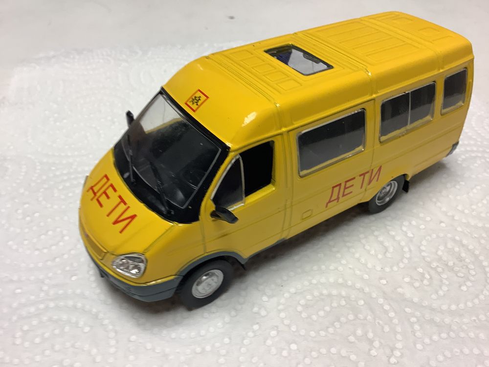 LADA GAZELLE TRANSPORT SCOLAIRE 1/43 voiture miniature 