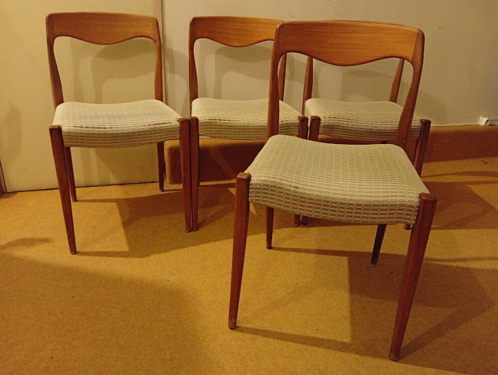SERIE DE 4 CHAISES EN AFRORMOSIA MASSIF Meubles