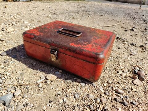 FACOM boite a outils caisse métal compact bt4a métallique 
50 Saint-Jean-de-Fos (34)