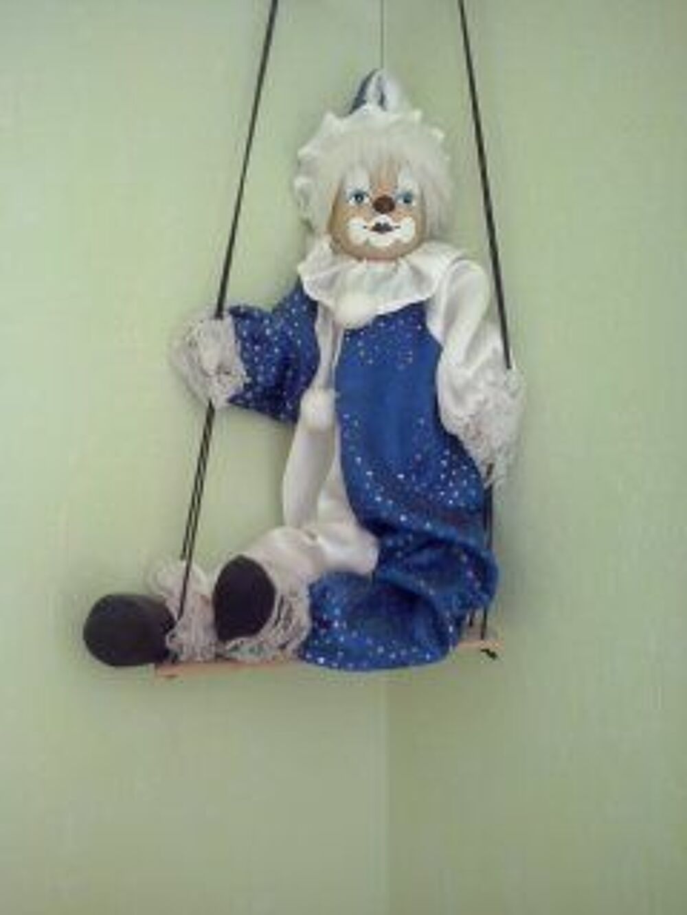 grand clown-marionnette en porcelaine 