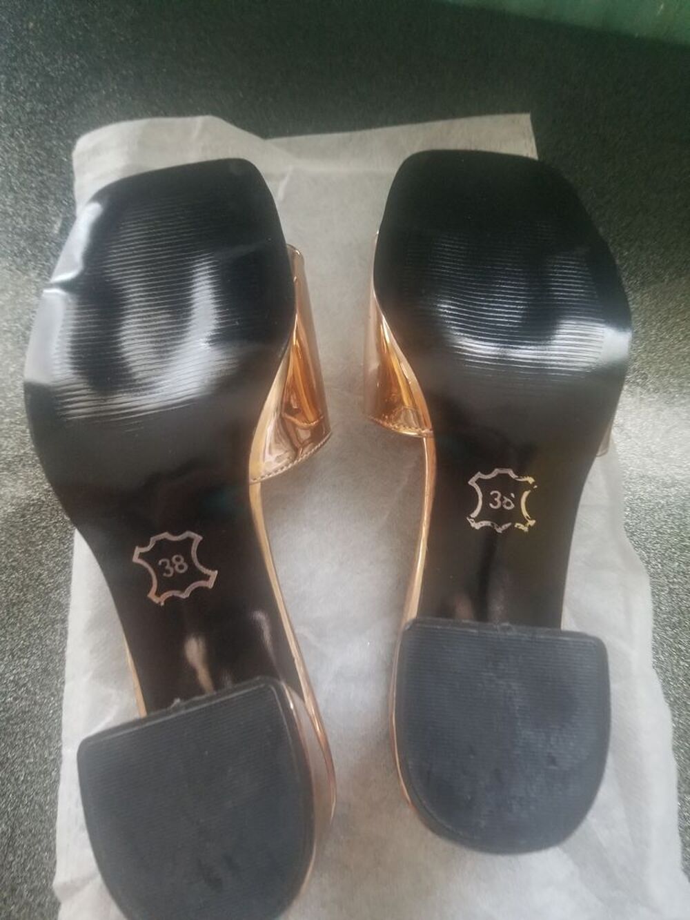 Claquette dor&eacute;e Chaussures