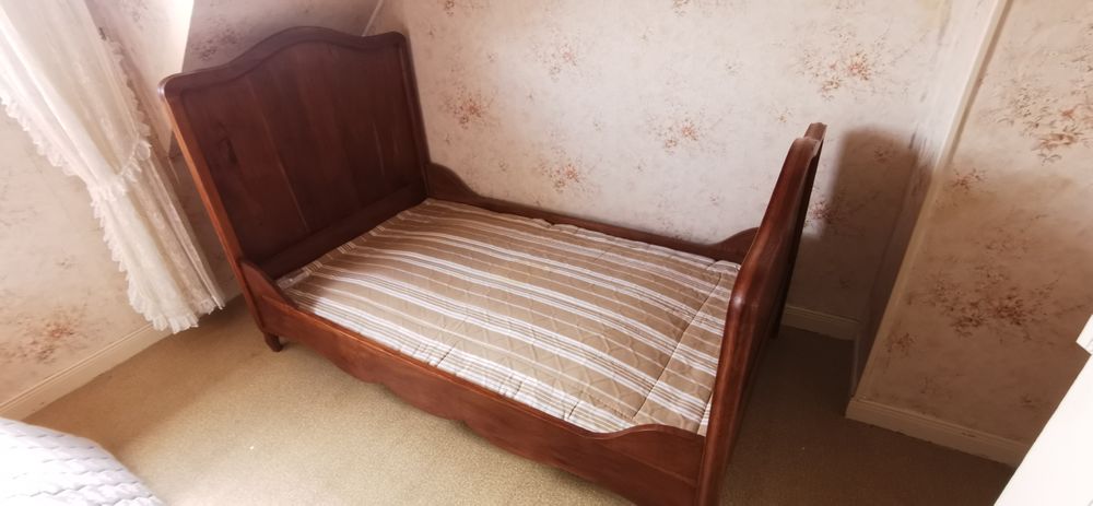 Lit ancien en ch&ecirc;ne massif avec matelas neuf Meubles