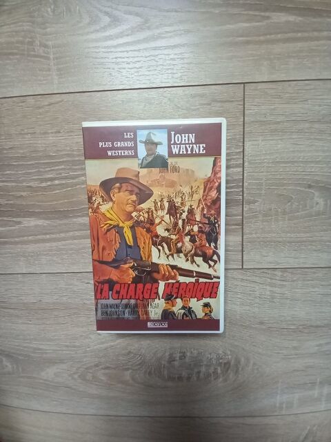 Vhs La charge Héroïque avec John Wayne 2 Villiers (86)
