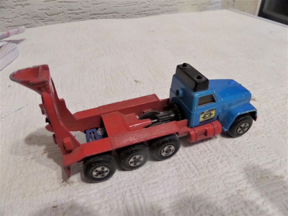 camion de marque MATCHBOX 