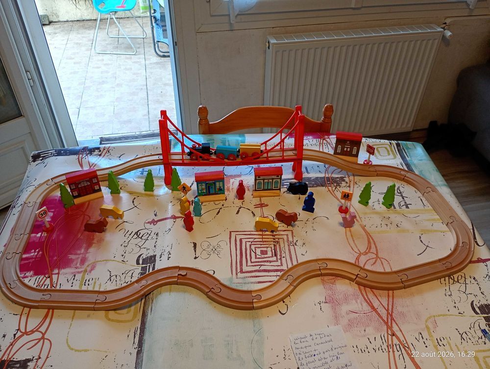 circuit de train en bois carousel Jeux / jouets