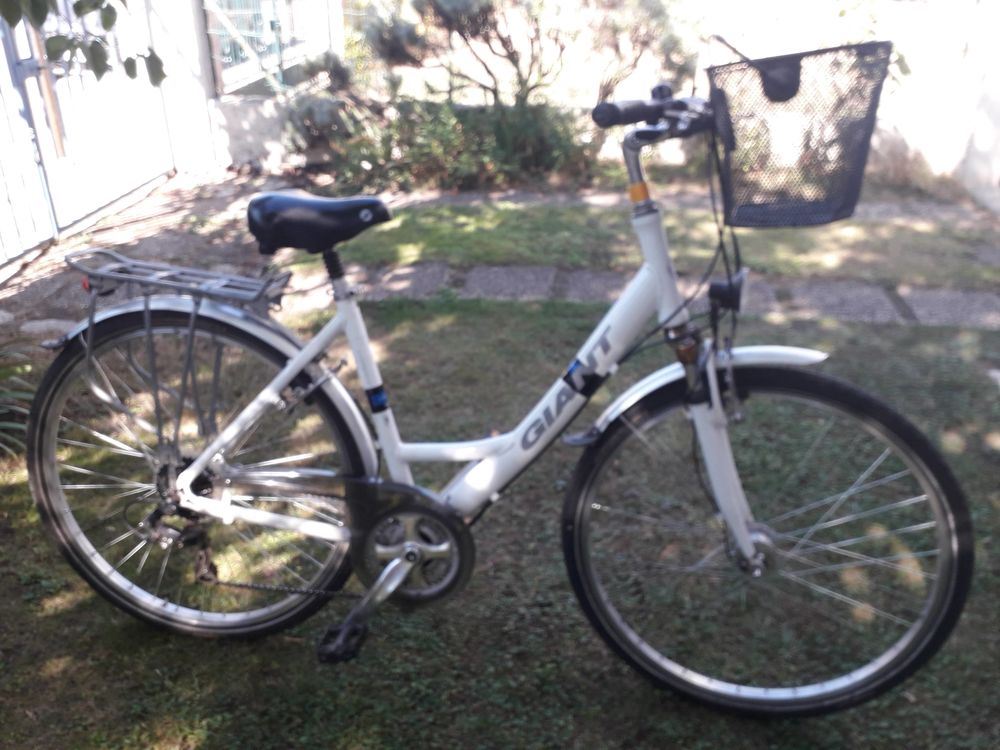 Velo ville femme GIANT 
Vélos