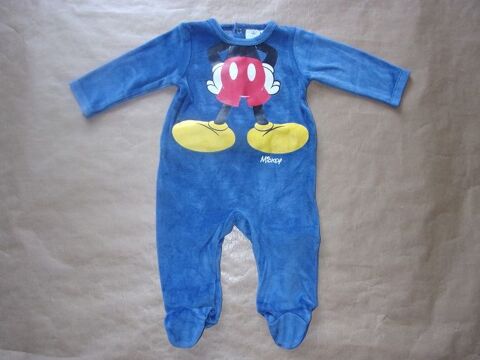 Lot de vtements en taille 6 mois 2 Montaigu-la-Brisette (50)