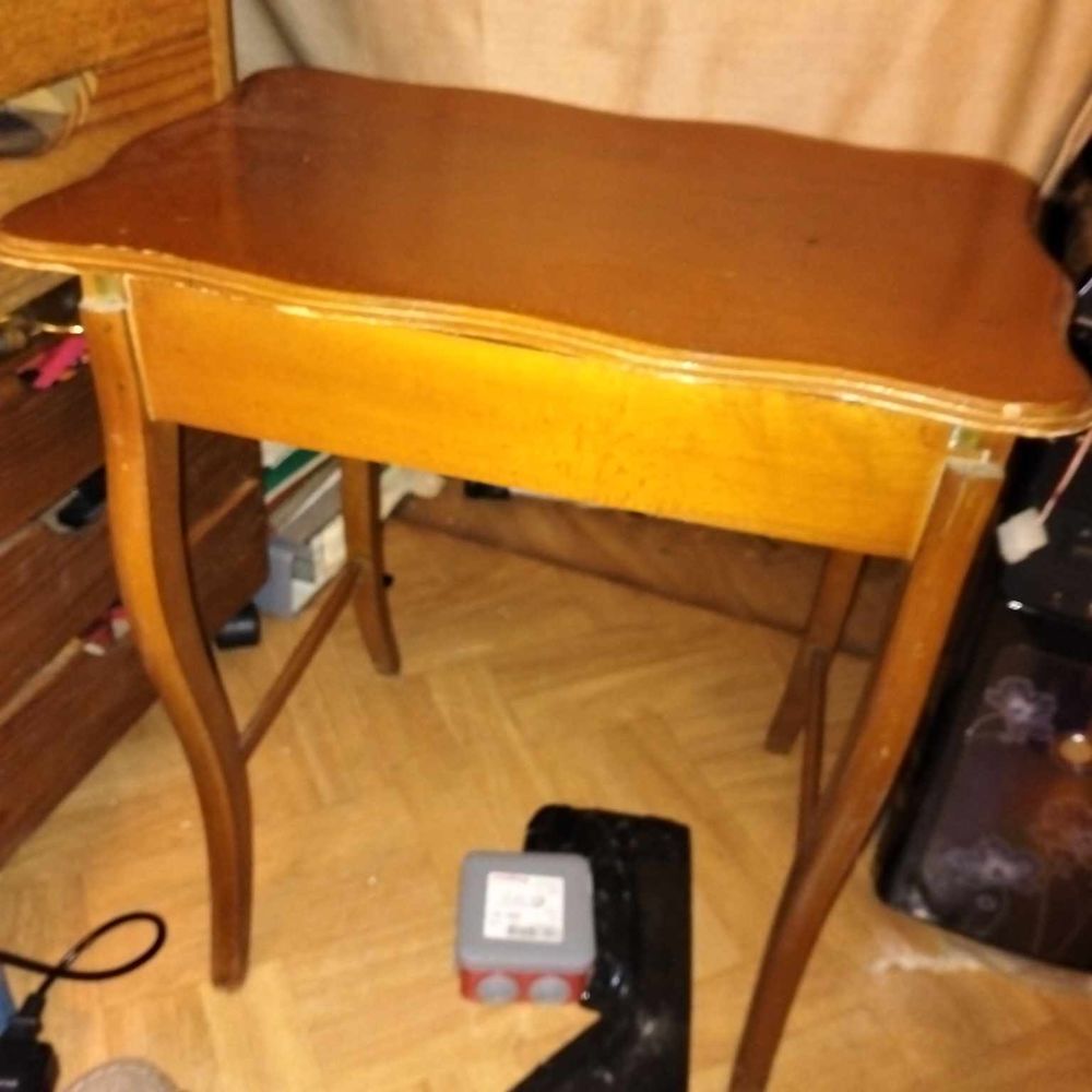 Petite table merisier Meubles