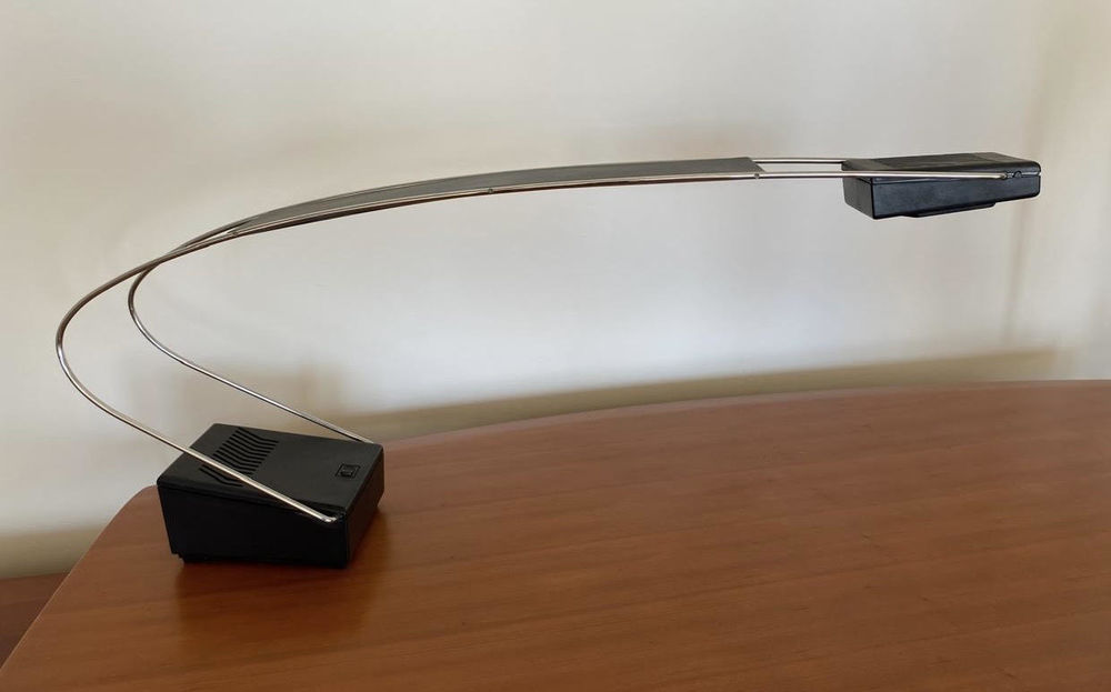 une lampe de bureau noir et acier chrom&eacute; Décoration