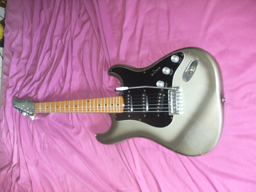 Guitare electrique HONDO De luxe 760 Instruments de musique