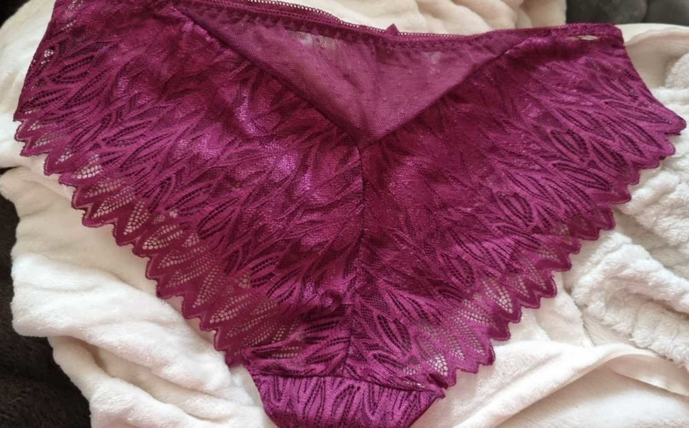 Tr&egrave;s joli Shorty violet fonc&eacute;. Taille XXL Vêtements