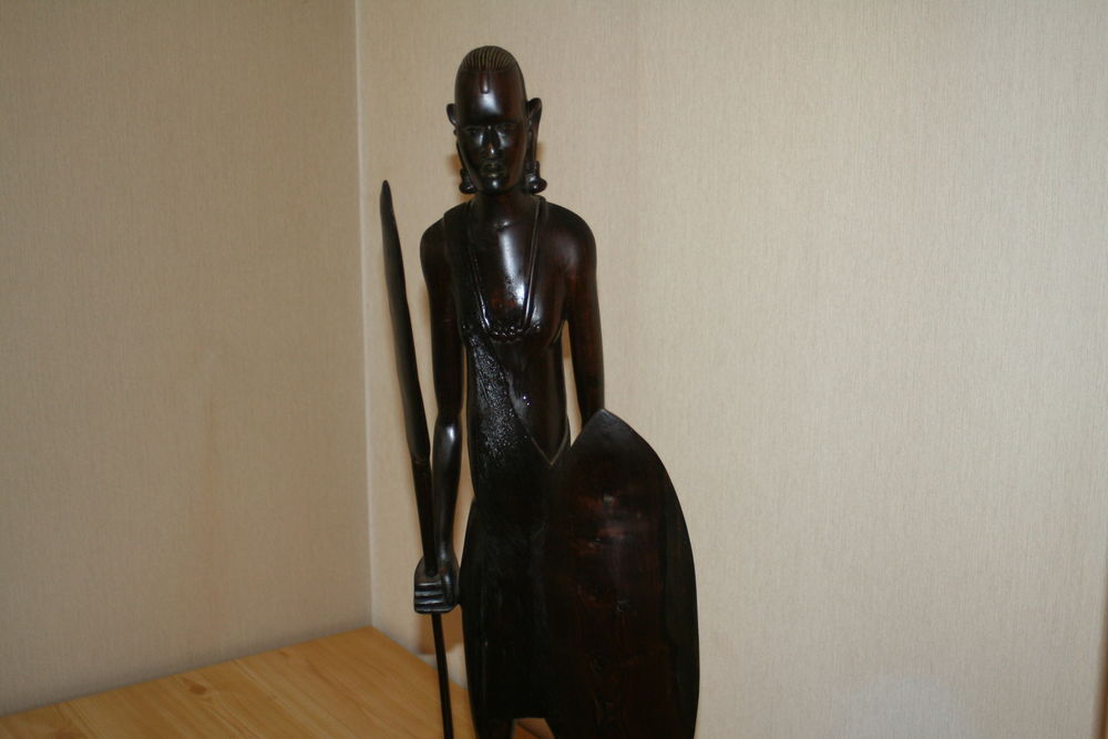 Statue de guerrier masai en &eacute;b&egrave;ne Décoration