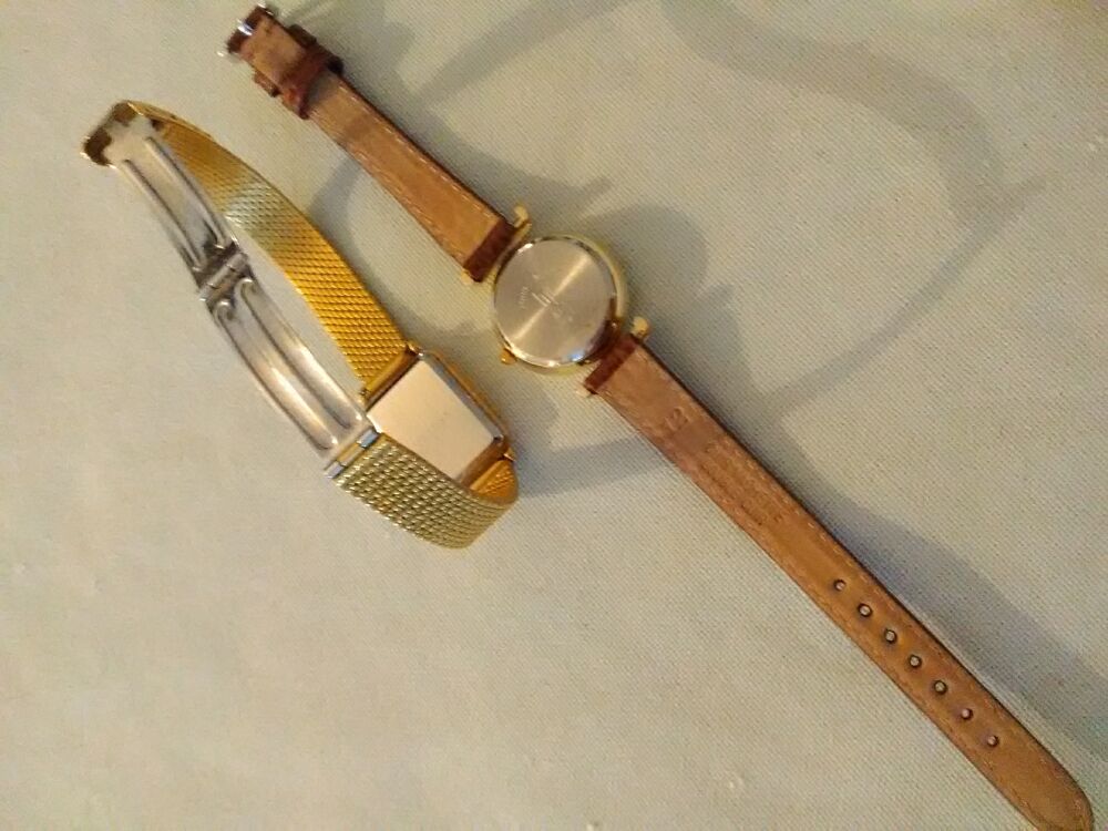 Montres "Dame" (2) / &agrave; l'unit&eacute; Bijoux et montres