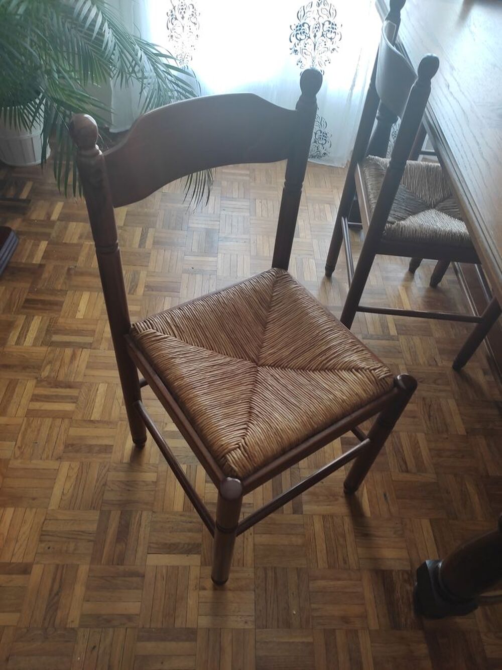 Table en bois et ses chaises Meubles