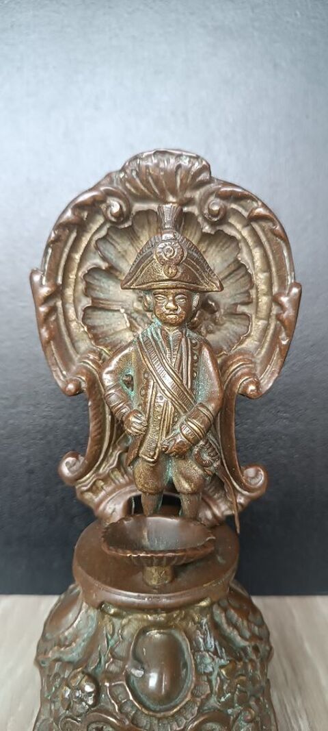 Figurine antique en bronze du Manneken Pis sur un pidestal 250 Belgique