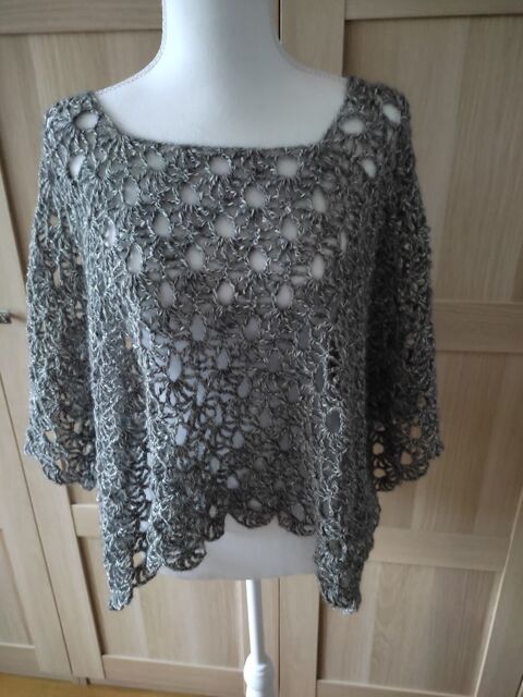 poncho au crochet fait main 30 Vaudreching (57)