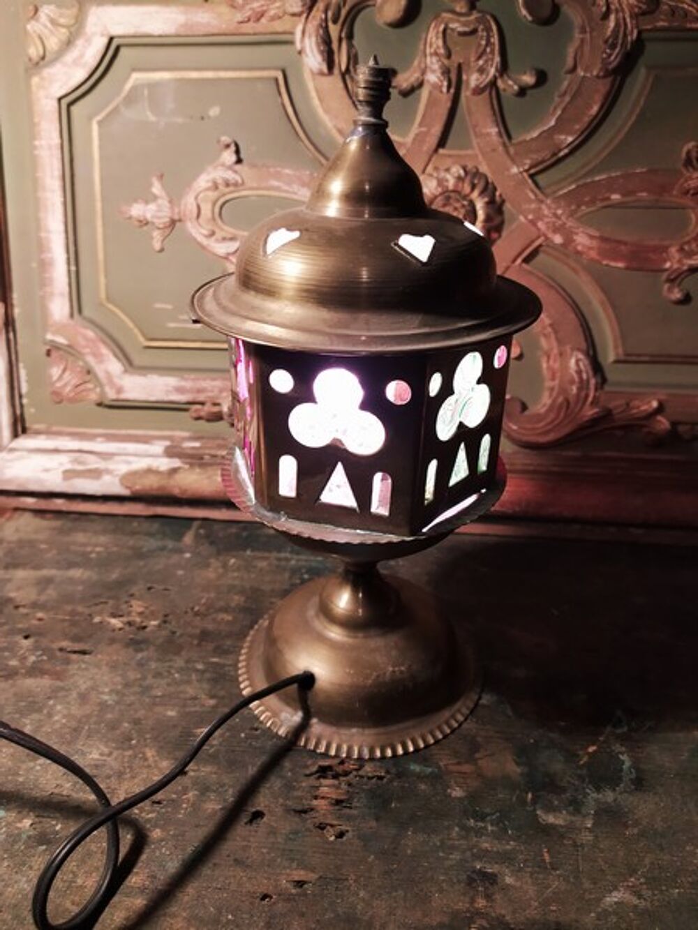 Petite Lampe Veilleuse Orientaliste Laiton Verre Vitrail. Décoration