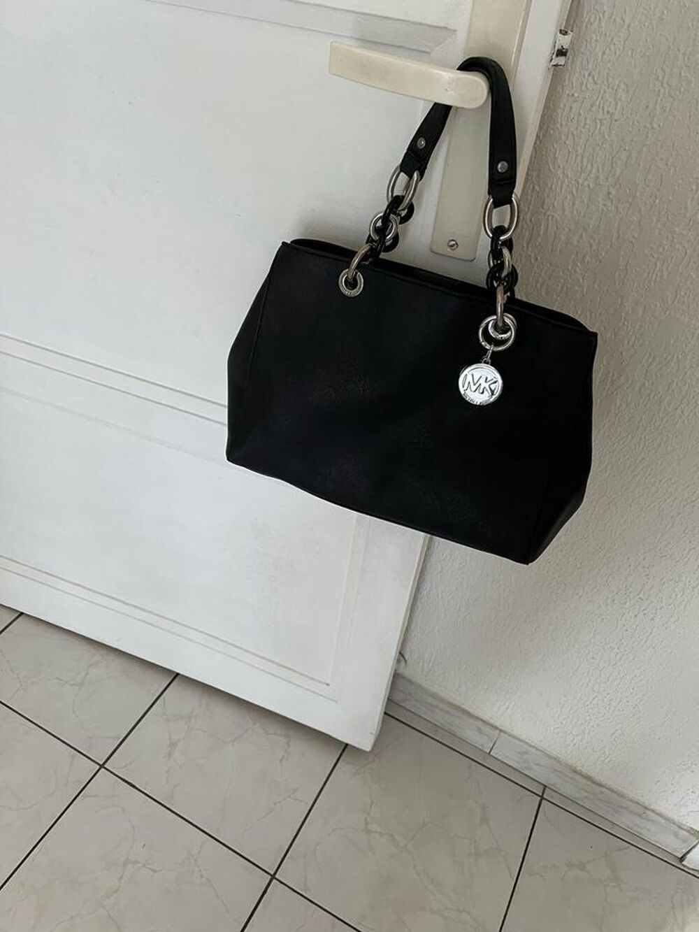 SAC CABAS ET SAC POCHETTE.
MICHAEL KORS
Maroquinerie