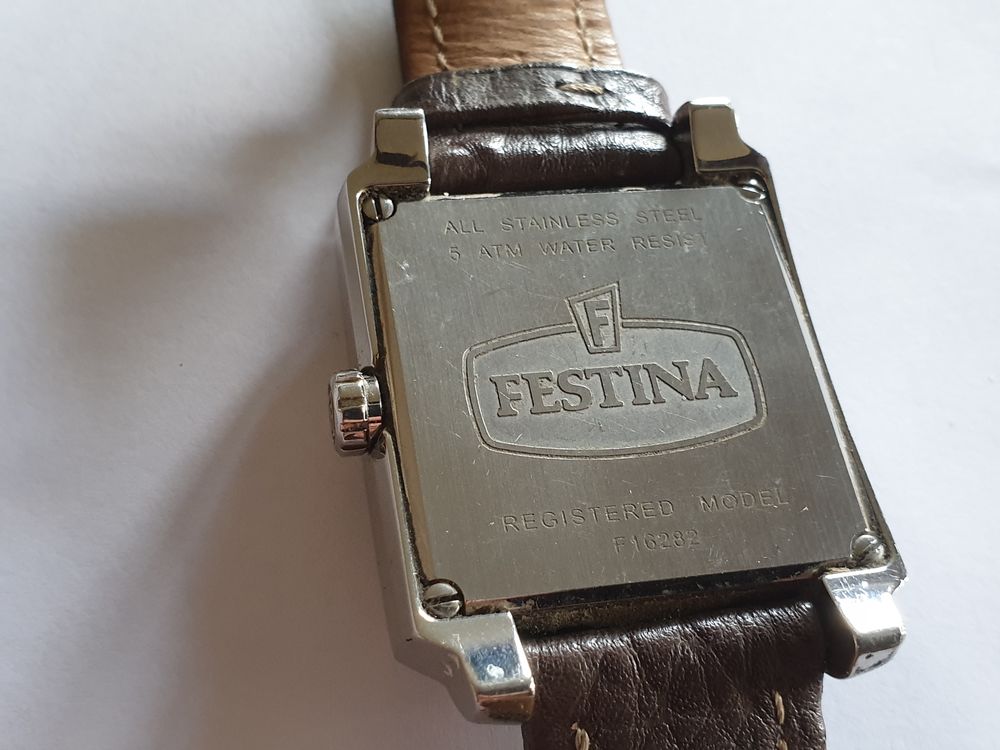 Belle Montre homme Festina model F16282 quartz Bijoux et montres