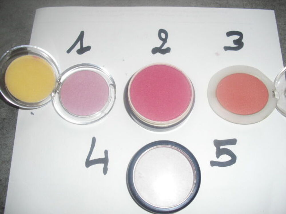 FARD a joue differentes couleurs et marques, lot de 3 NEUF Vêtements