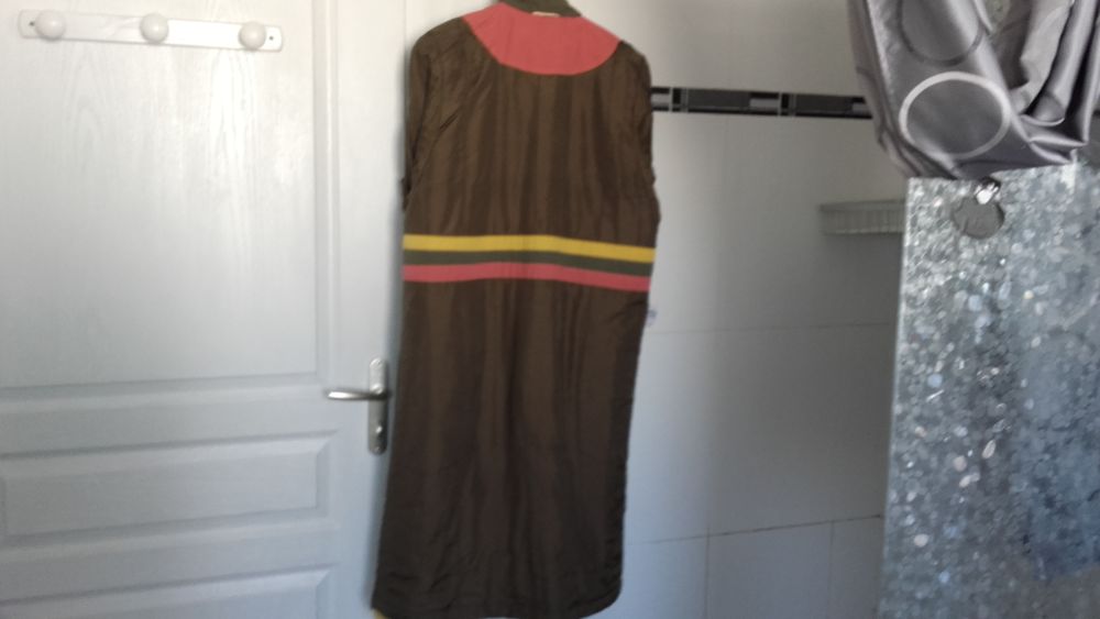 Imper Femme , colorie moutarde, doublure vert kaki. Vêtements