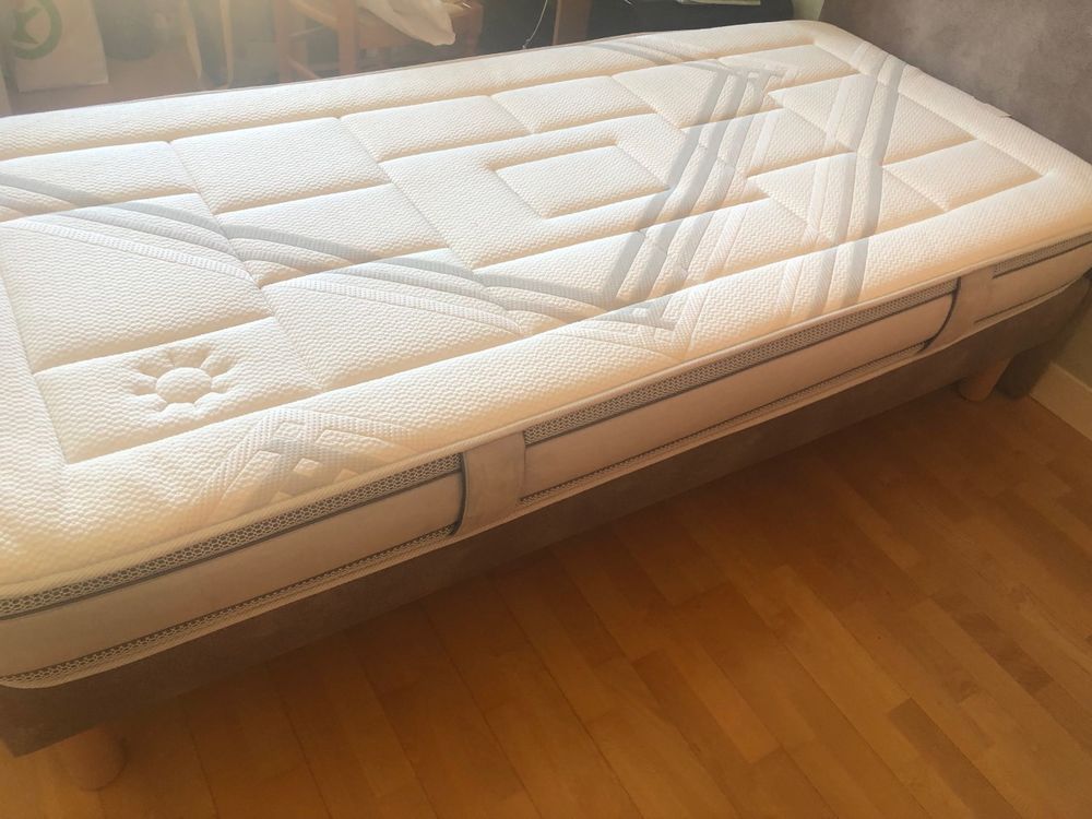 Lit une place (t&ecirc;te de lit + sommier +matelas) de qualit&eacute; Meubles